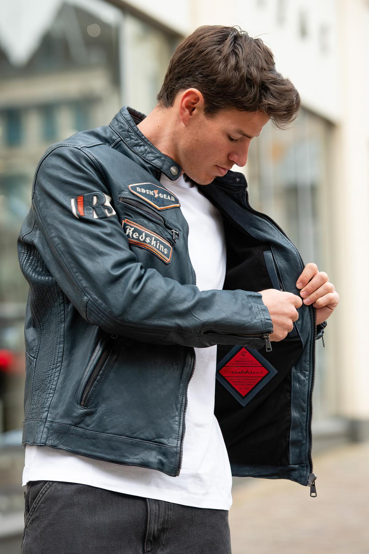 Racing-style sheepskin leather jacket in ocean blue, sleek and urban. - Image n°7