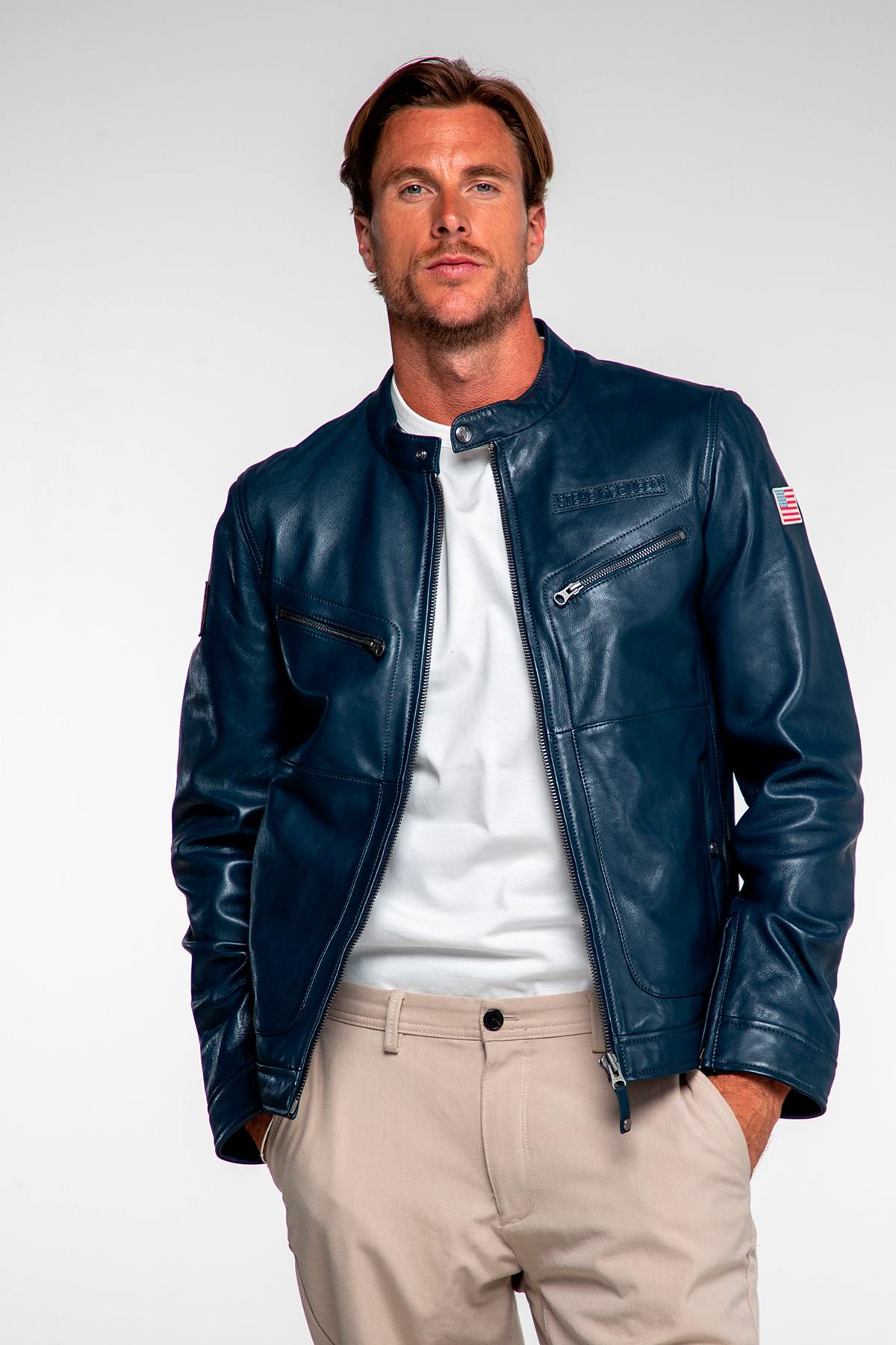 Motorsport-inspired royal blue sheepskin jacket for year-round wear. - Image n°1