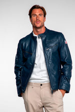 Motorsport-inspired royal blue sheepskin jacket for year-round wear. - Image n°1