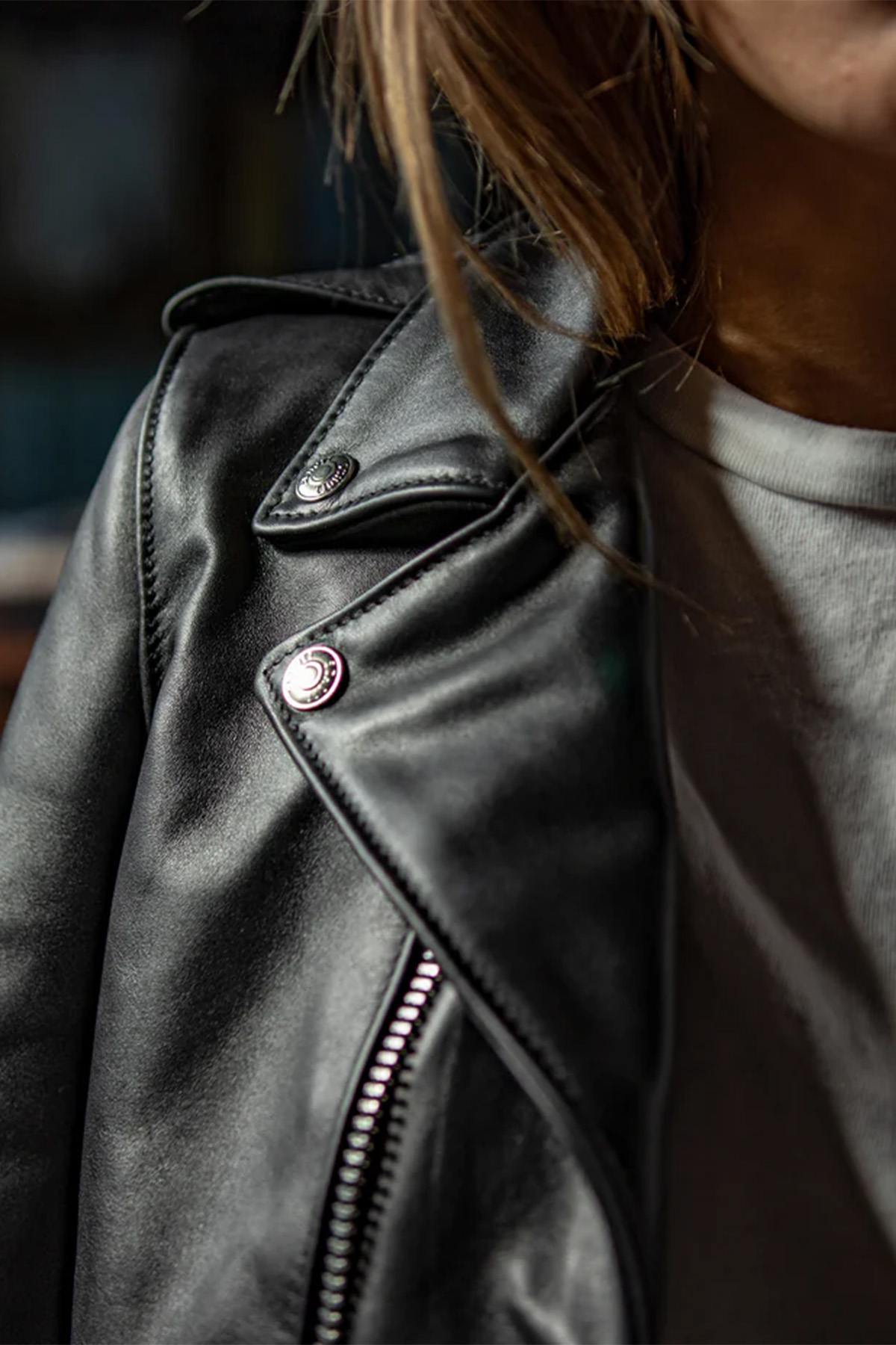 A slim women's Perfecto® in naked cowhide, crafted by Schott NYC. - Image n°9