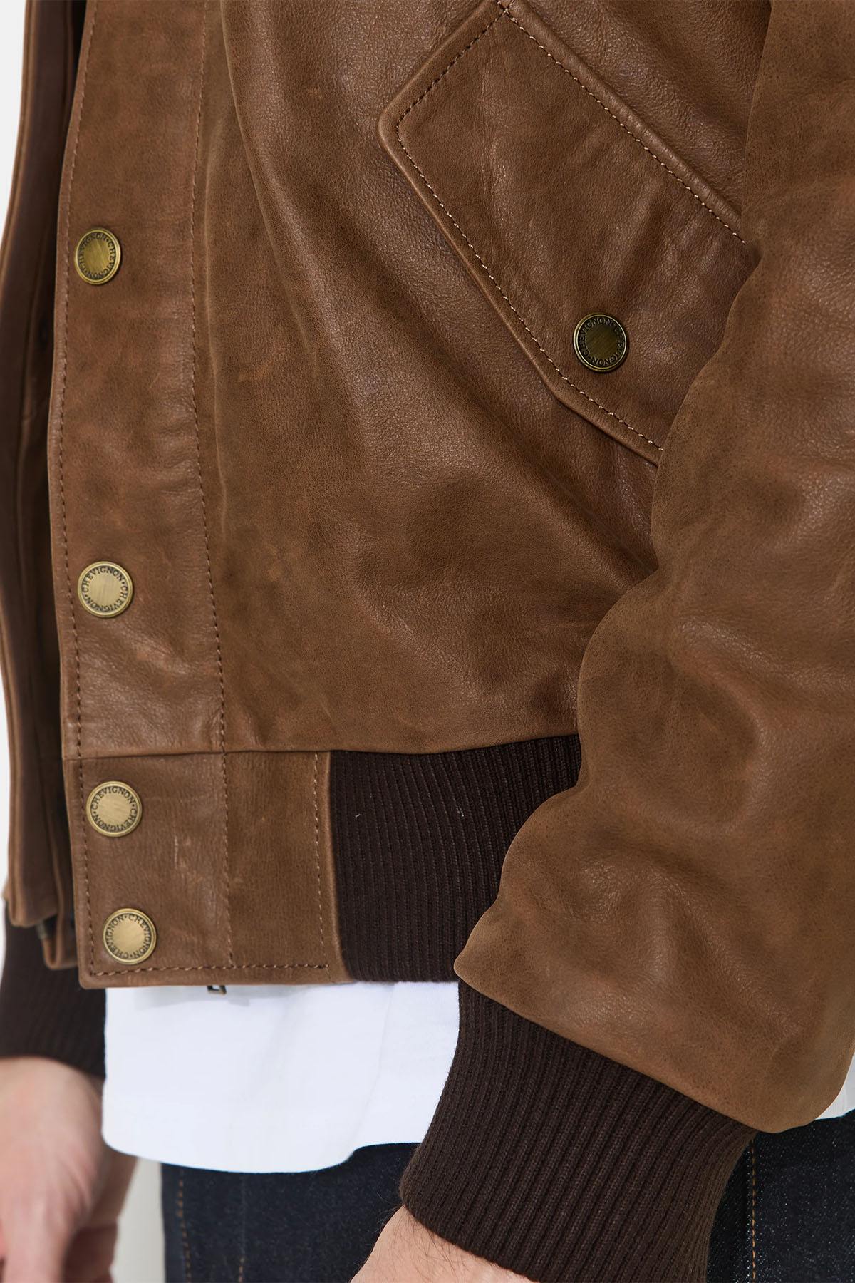 Elegant caramel-colored leather teddy jacket with embroidery - Image n°7