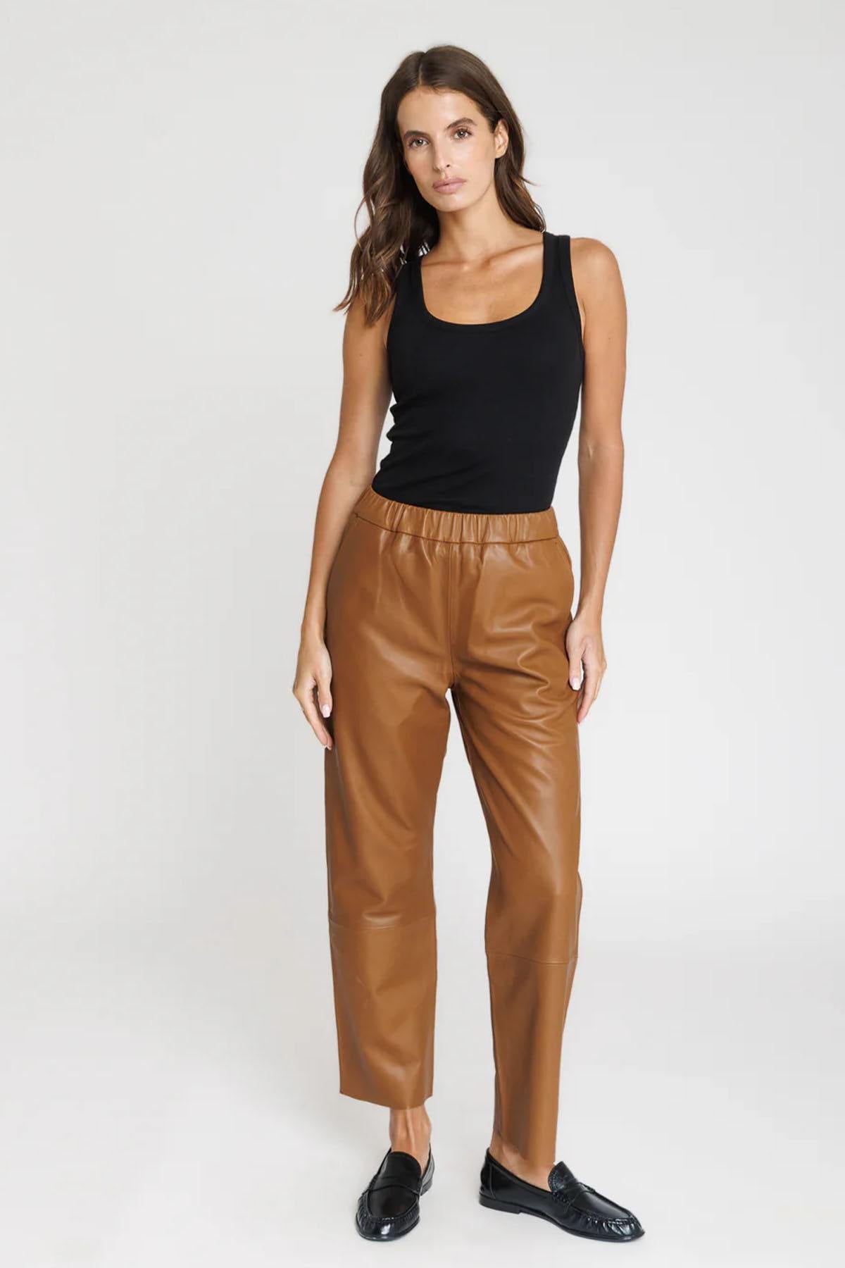 Cognac-colored leather trousers with elasticated waistband - Image n°1