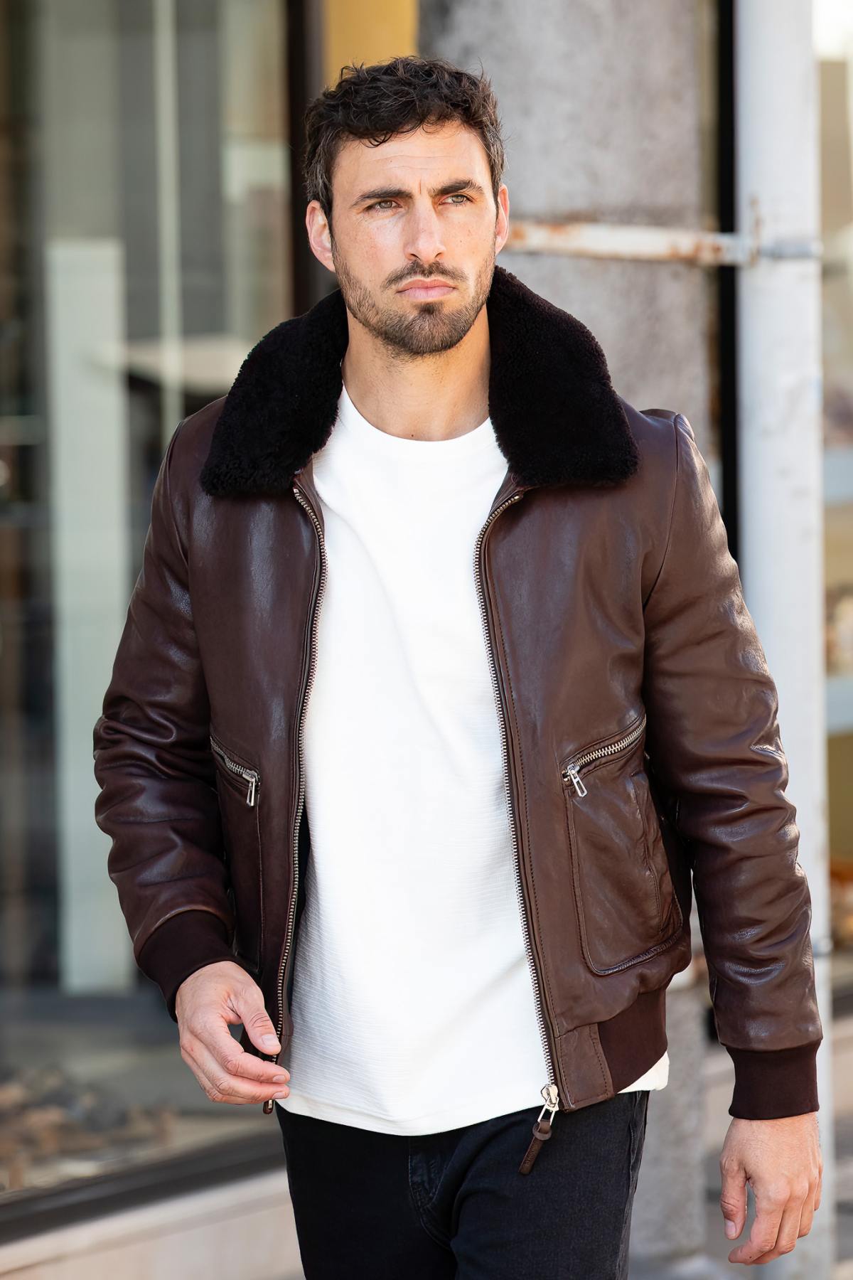 Eco-conscious aviator: vegetable-tanned sheepskin, aged for style. - Image n°4