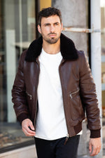 Eco-conscious aviator: vegetable-tanned sheepskin, aged for style. - Image n°4