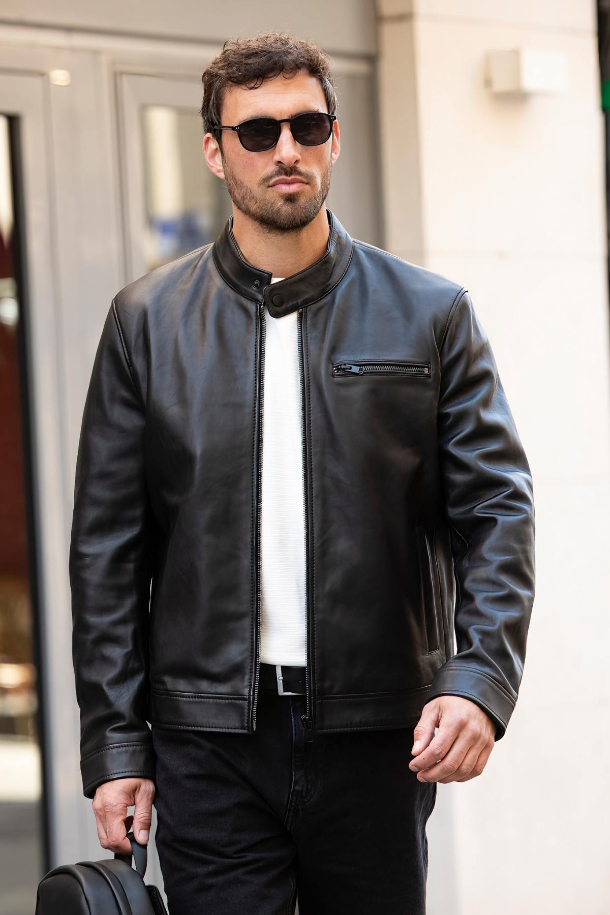 Men's full black biker collar leather jacket - Image n°1