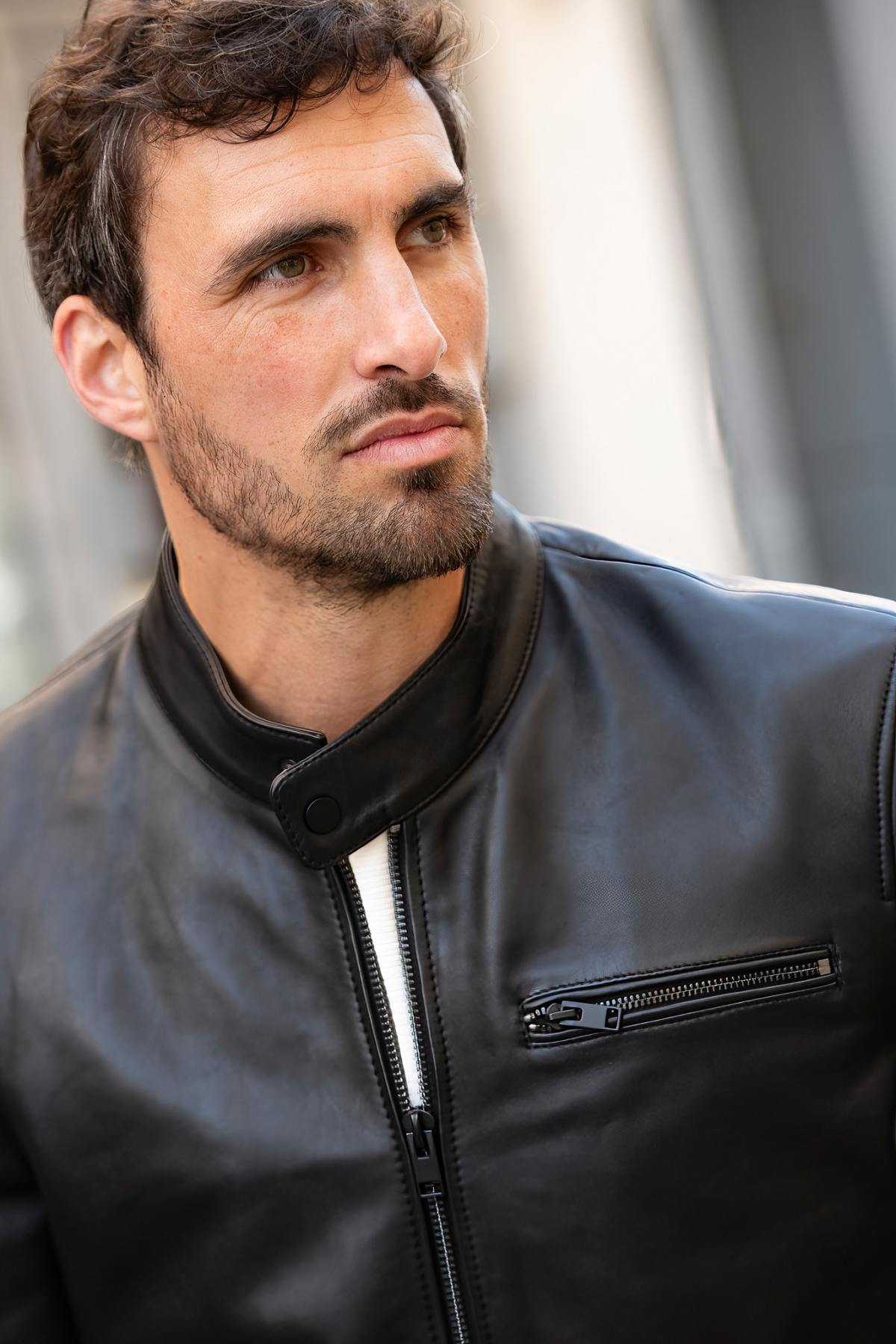 Men's full black biker collar leather jacket - Image n°3