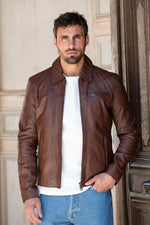 Slim-fit sheepskin jacket in rich brown, shirt collar, aged finish. - Image n°3