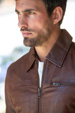 Slim-fit sheepskin jacket in rich brown, shirt collar, aged finish. - Image n°2