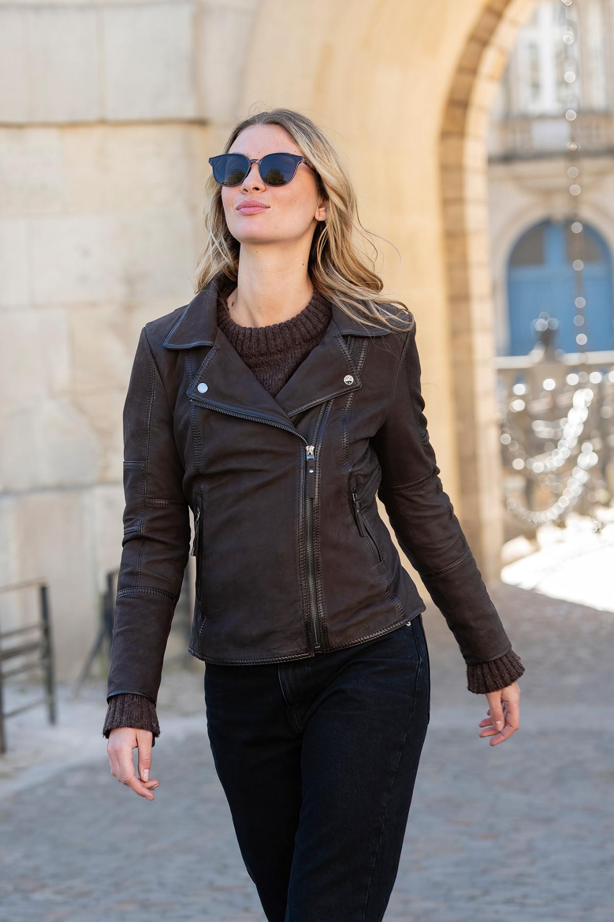 Women's brown nubuck biker jacket, slim fit for spring and summer. - Image n°7