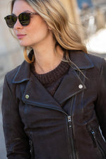Women's brown nubuck biker jacket, slim fit for spring and summer. - Image n°4