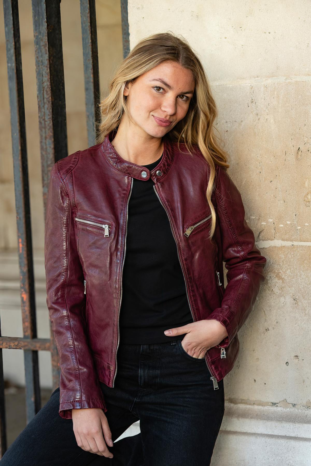 Women's dark pink leather biker-collar jacket - Image n°3