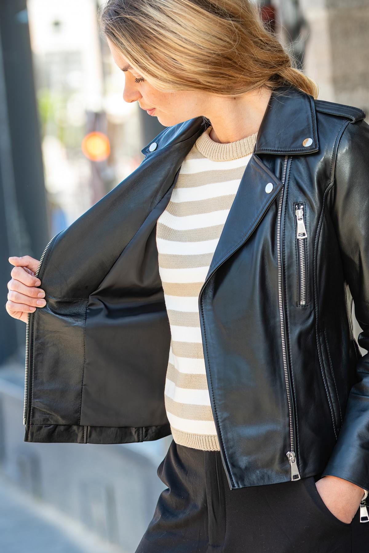 Slimfit black lambskin jacket from Spain. Metallic rivets for edge. - Image n°4