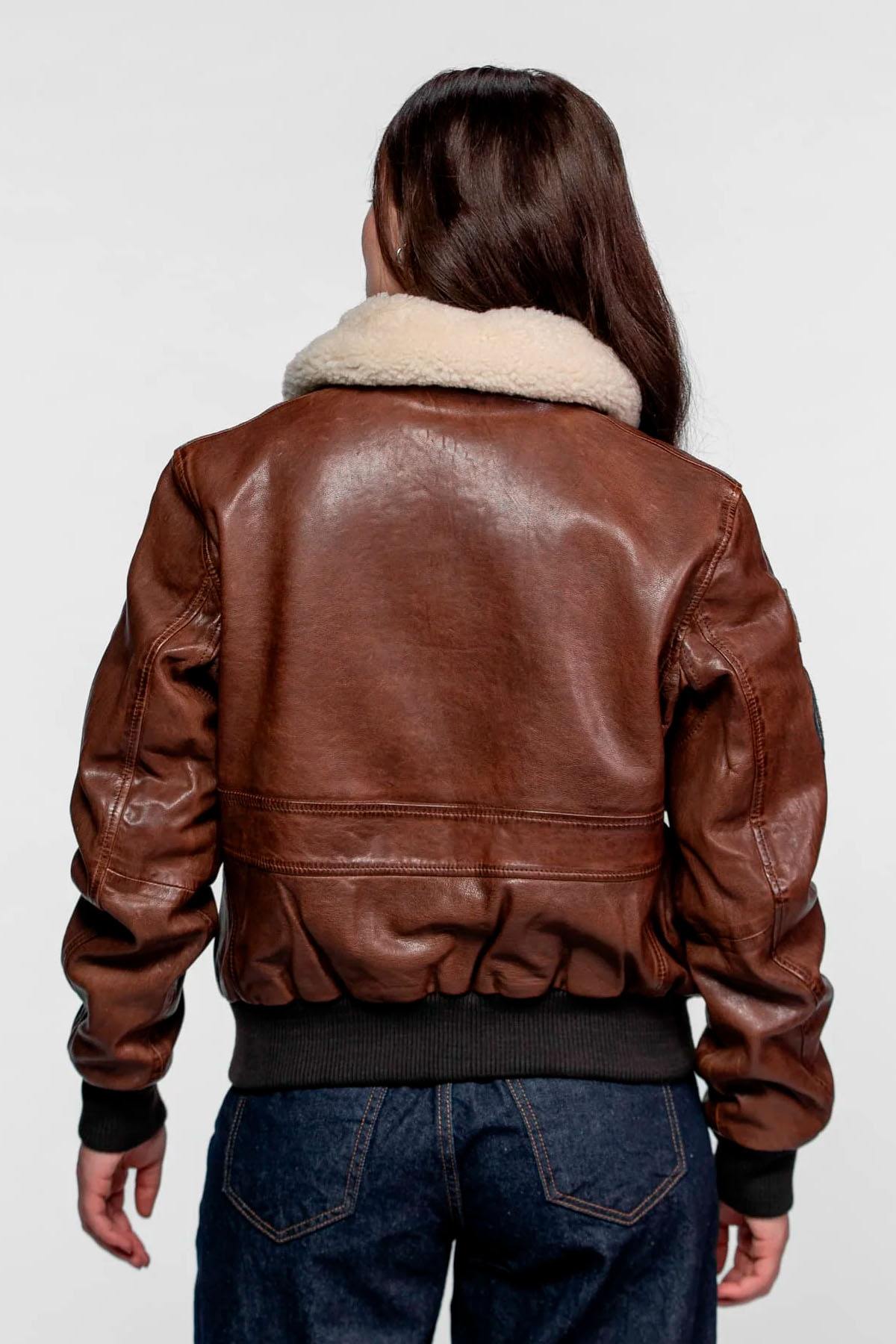 Warm, tailored lambskin aviator in dark cognac with fur collar. - Image n°10