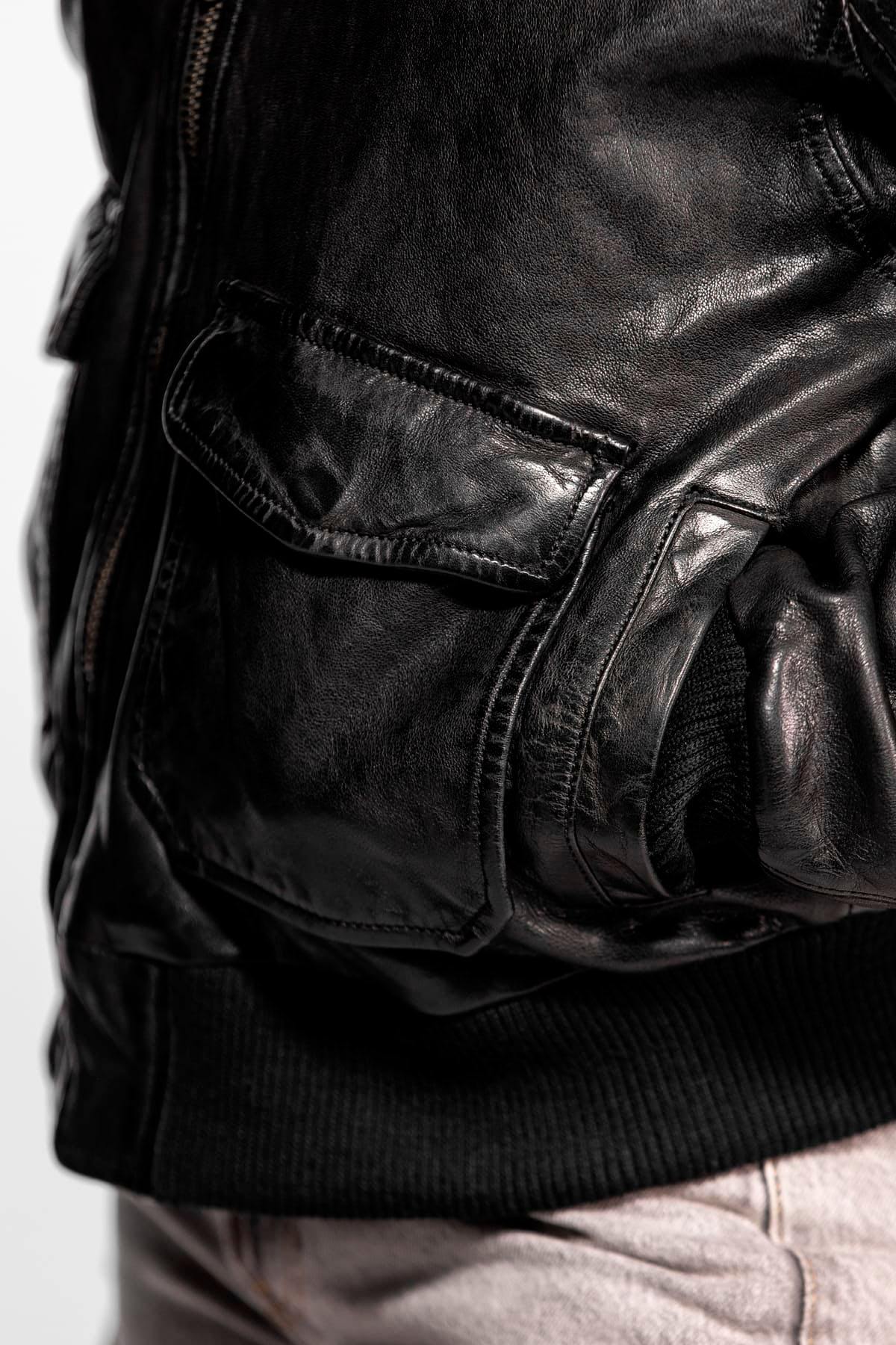 Black washed-lamb leather aviator with detachable shearling collar. - Image n°5