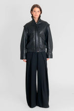 Oversized black leather jacket with detachable sleeves - Image n°4