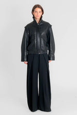 Oversized black leather jacket with detachable sleeves - Image n°4