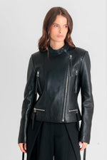 Modern black leather biker jacket for women - Image n°1