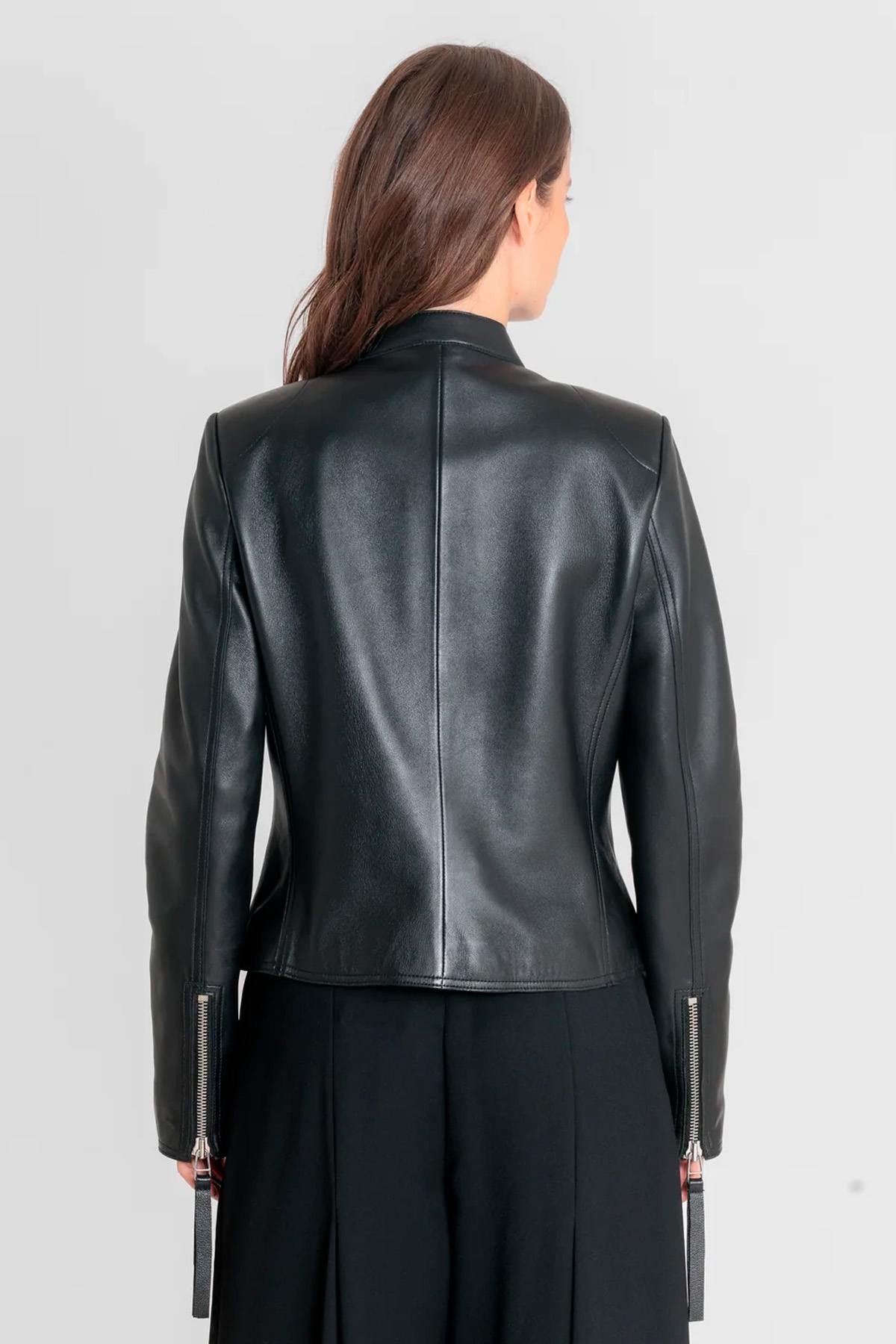 Modern black leather biker jacket for women - Image n°6