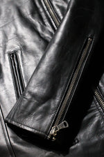 Buco J-100R leather jacket - black Napa, clean café racer lines - Image n°6