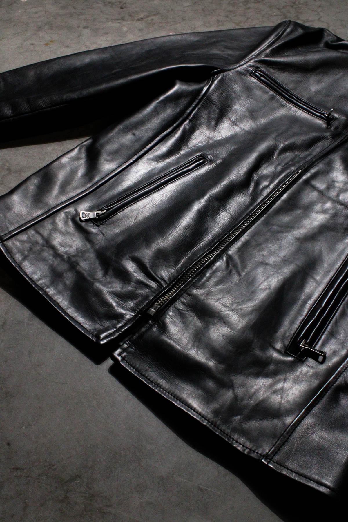 Buco J-100R leather jacket - black Napa, clean café racer lines - Image n°7