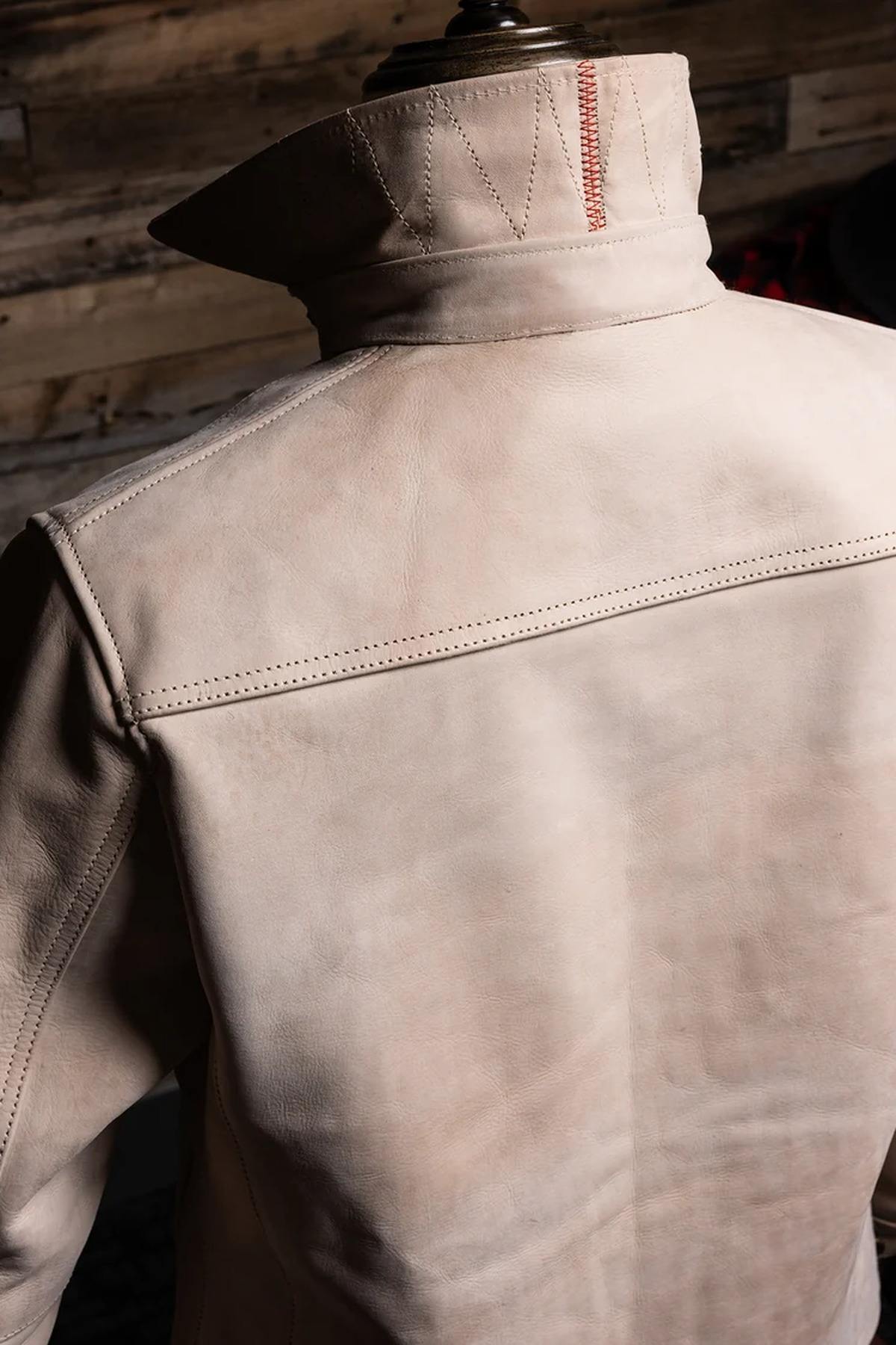 Master jacket in a faded beige-cognac finish - Image n°11