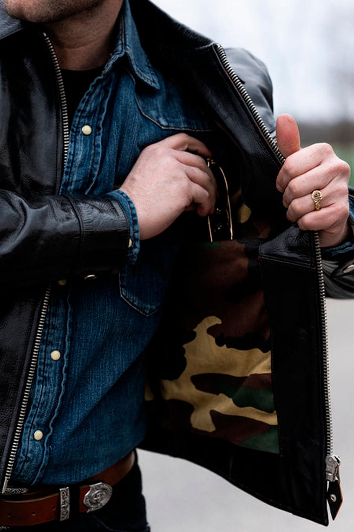 Glossy black leather jacket with a shirt collar - Image n°5