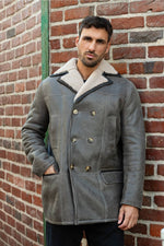 Elegant sheepskin coat with button fastening - Image n°1