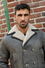 Elegant sheepskin coat with button fastening - Image n°2