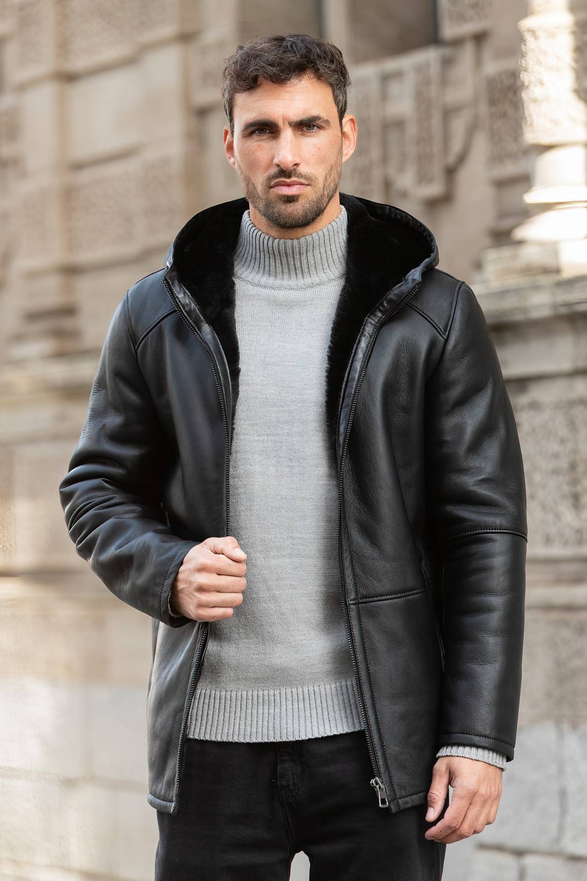 Black hooded long coat in shearling leather - Image n°4