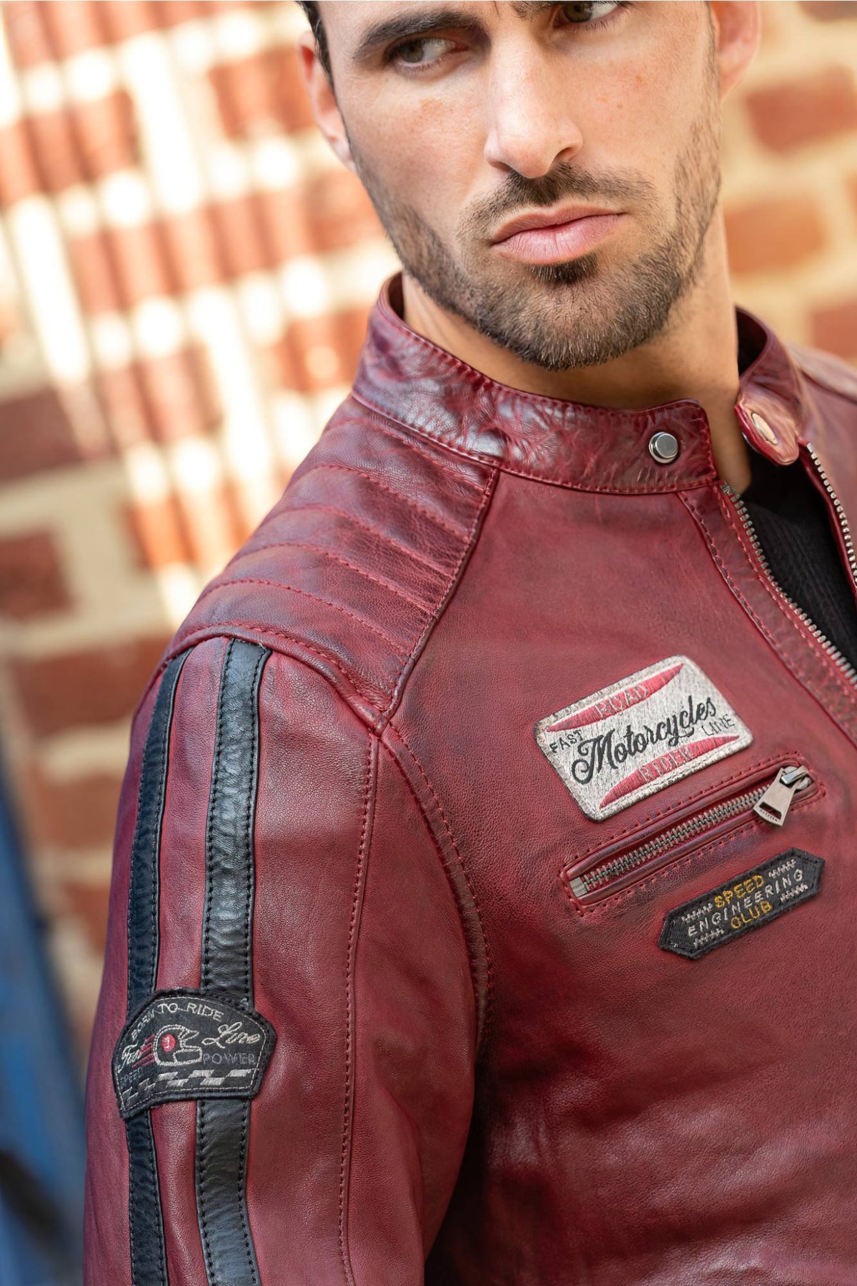 Dark red leather biker jacket, vintage racing style - Image n°4