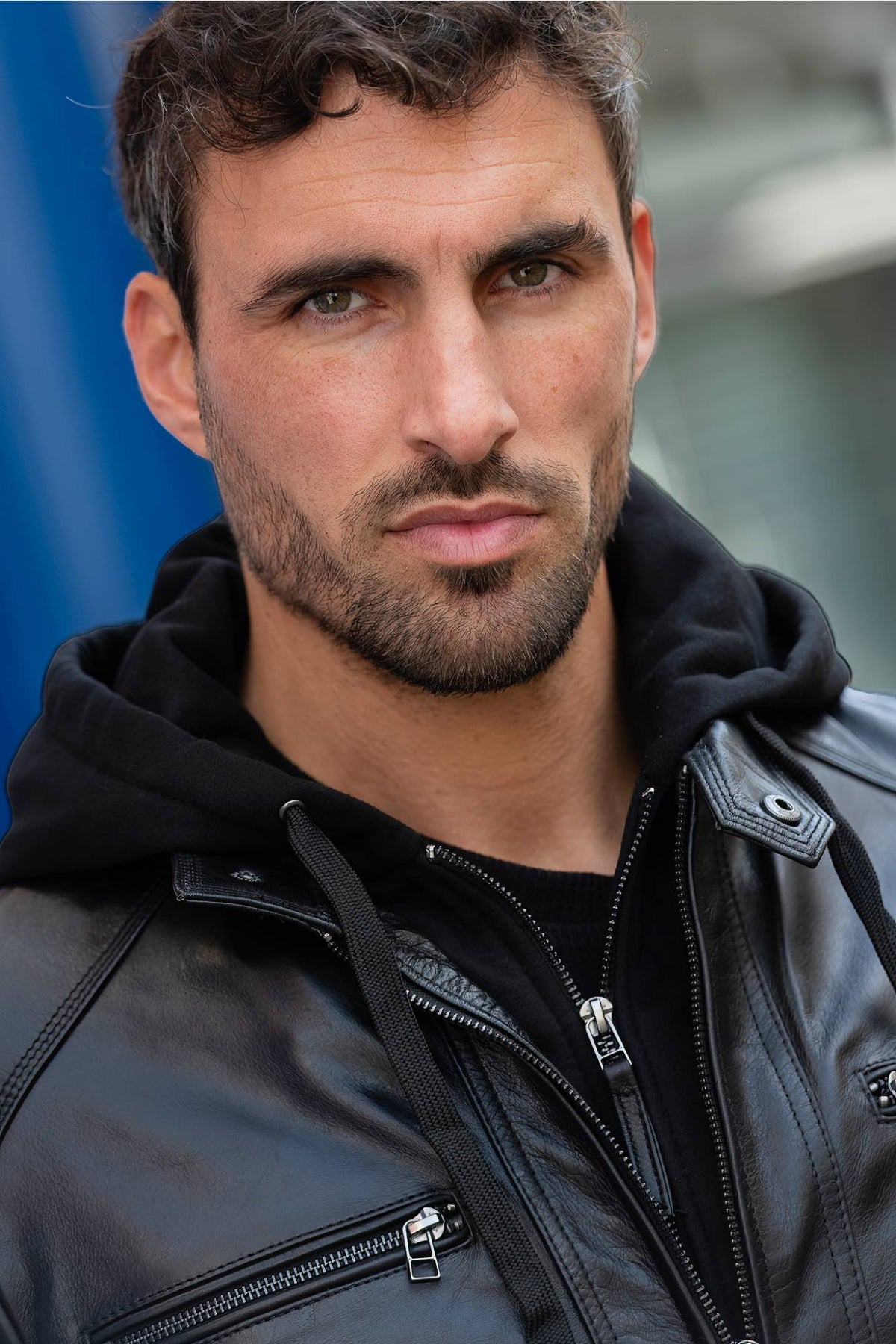 Black buffalo leather jacket with front facing and removable hood - Image n°3