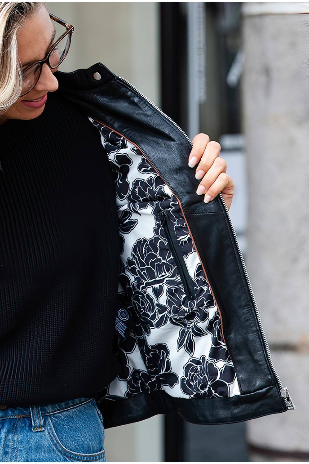 Black women's sheepskin leather jacket - Image n°7