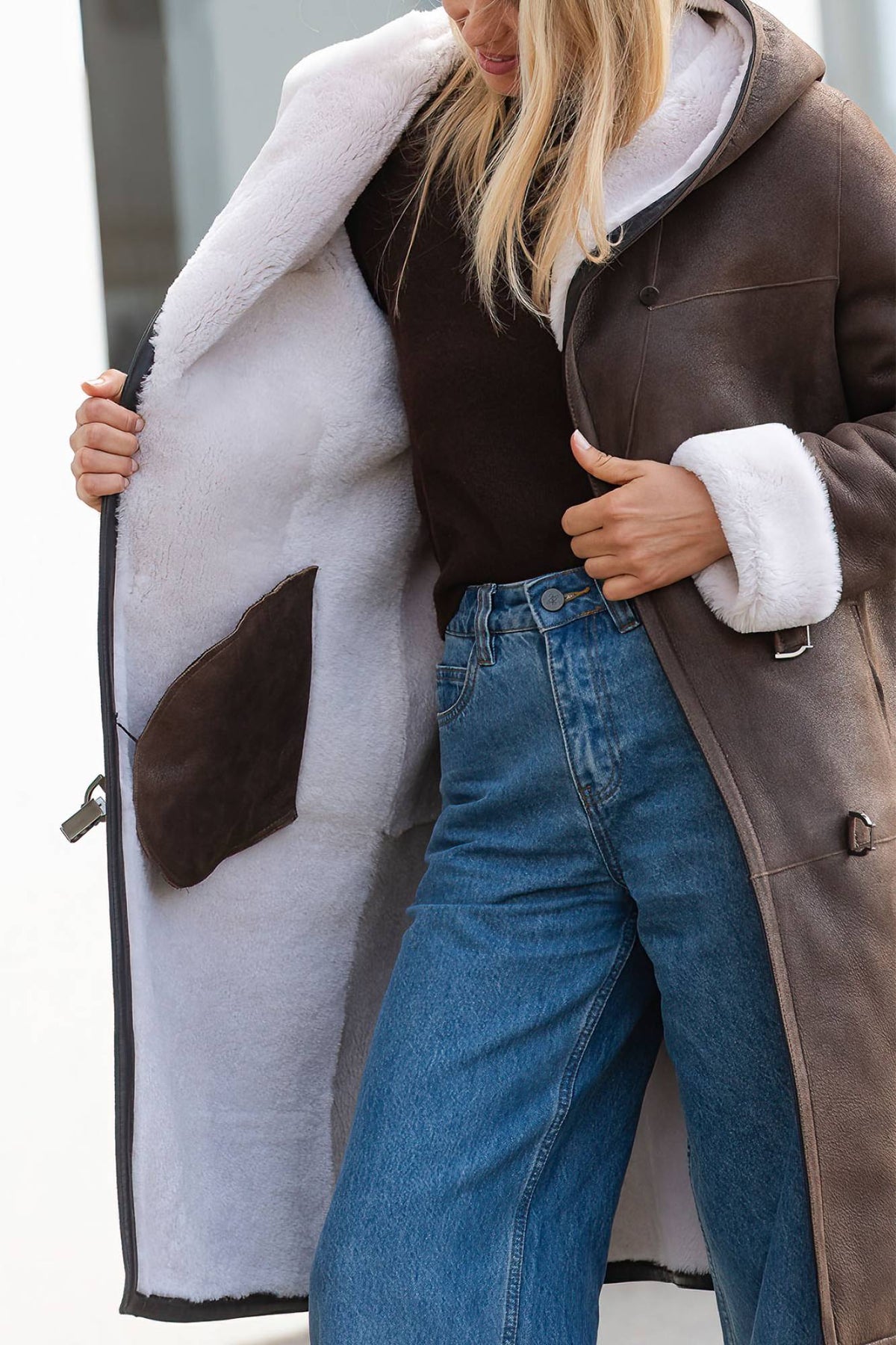 Long hooded brown shearling leather coat - Image n°4