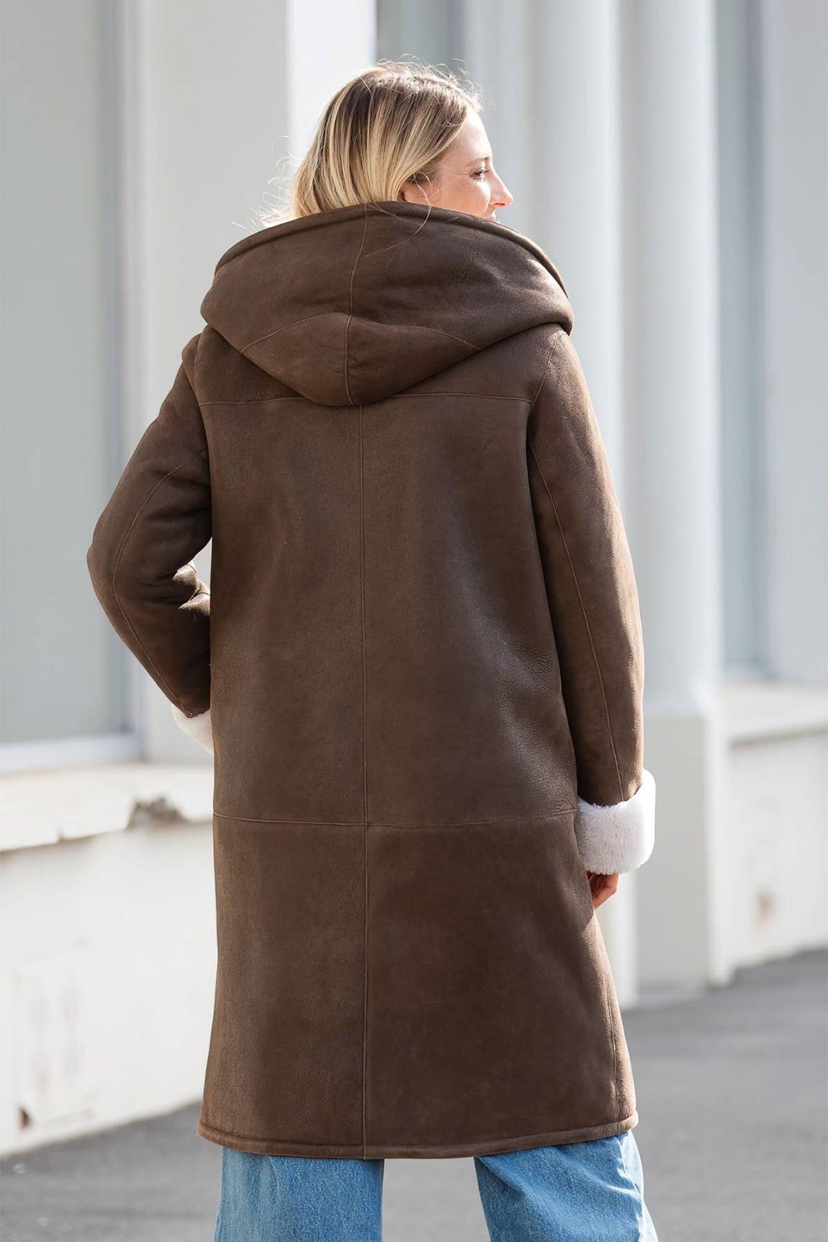 Long hooded brown shearling leather coat - Image n°3
