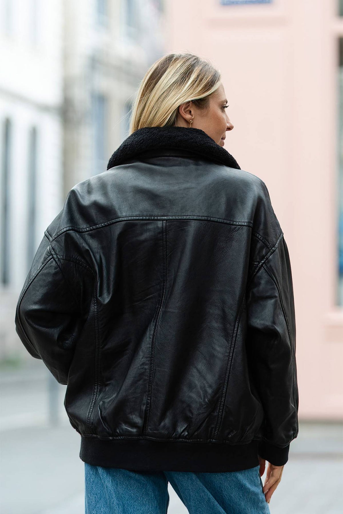Schott's washed lambskin aviator, oversized for a modern, relaxed fit. - Image n°3