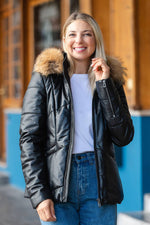 A black lambskin leather jacket with a fur-trimmed hood, ideal for winter. - Image n°3