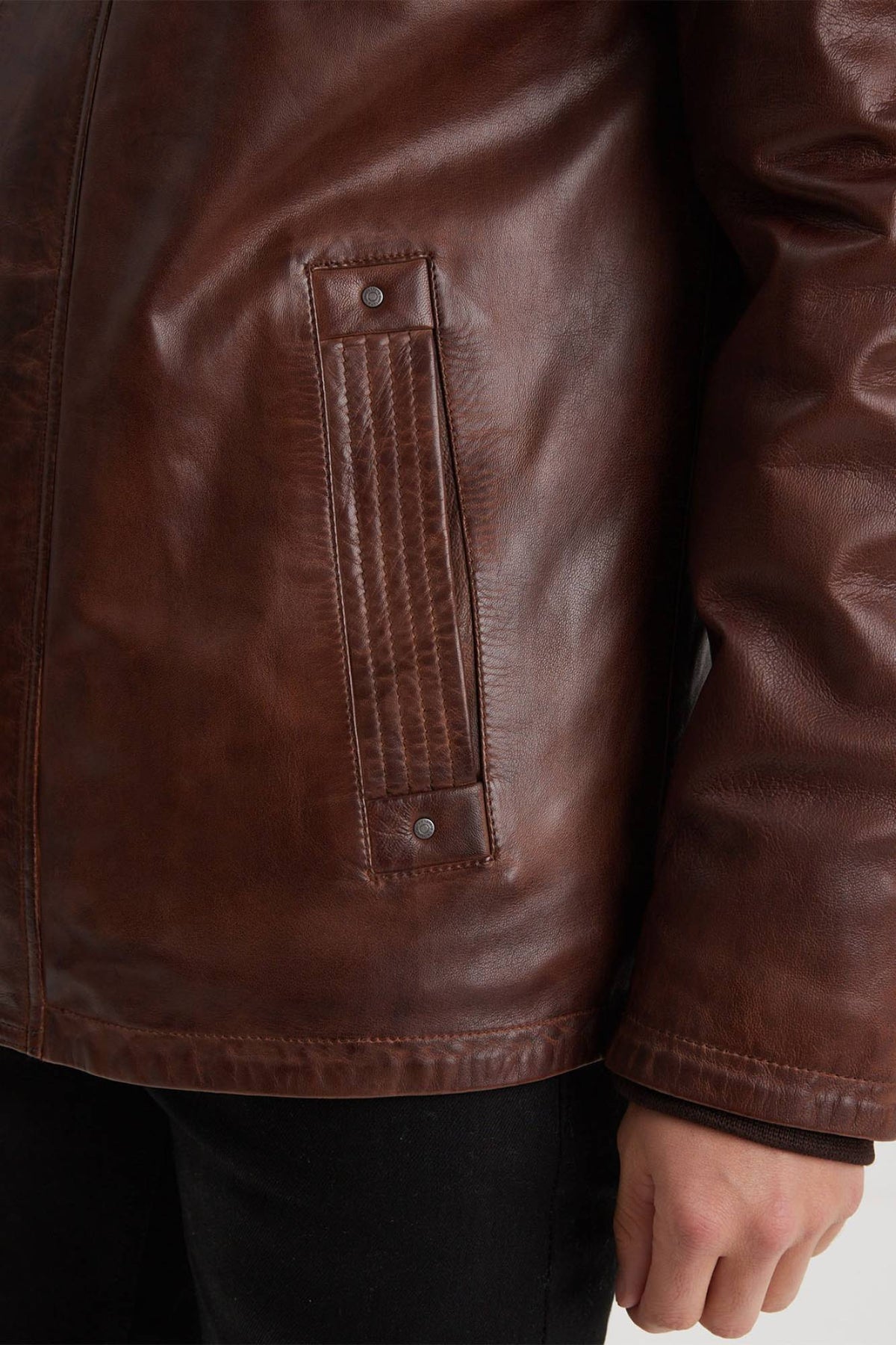 Mid-length bison sheepskin leather jacket, elegant and functional. - Image n°6