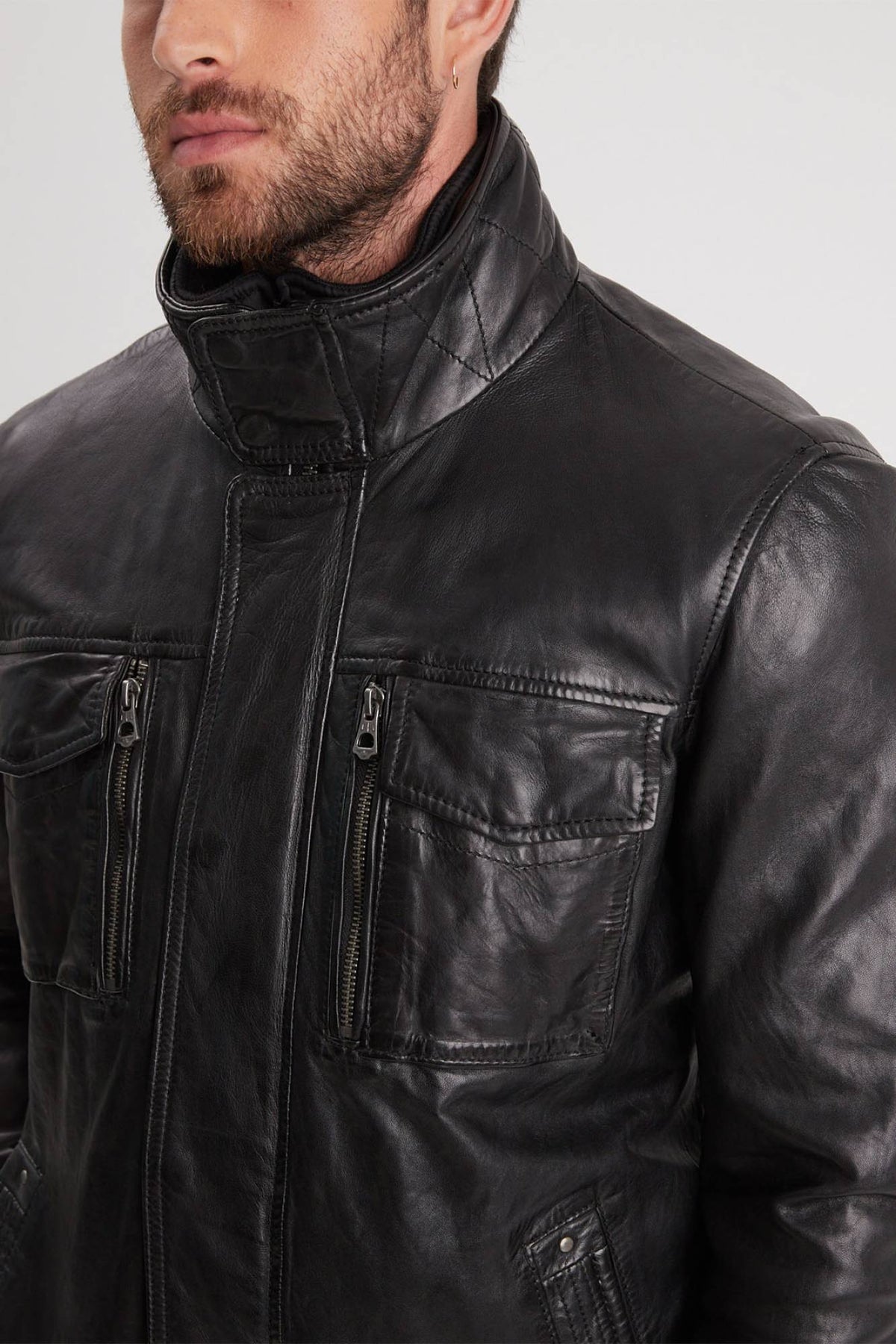 Black vintage lambskin: a durable and supple biker jacket. - Image n°4