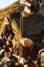 cowhide jacket with quilted accents and a sleek patina. - Image n°2