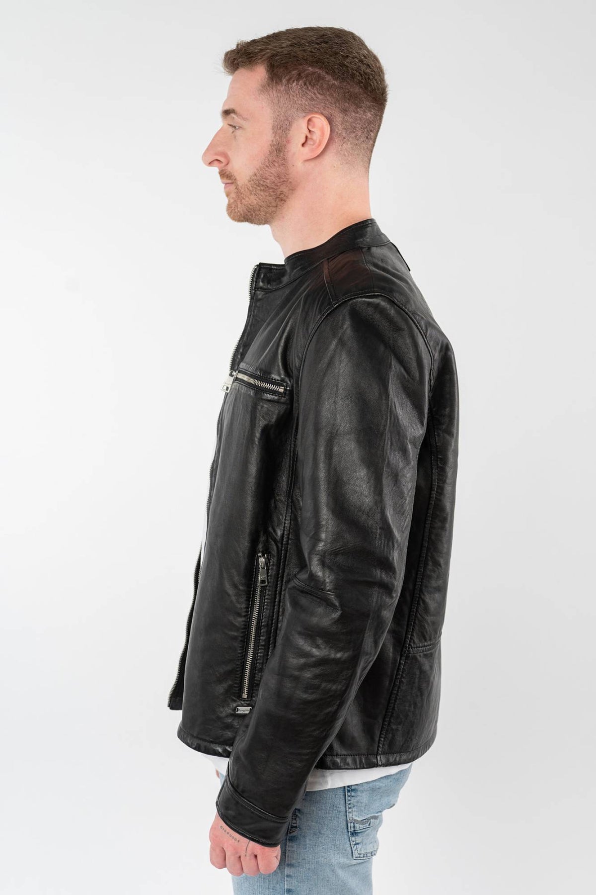 Black lambskin jacket with round collar and two zipped chest pockets - Image n°4