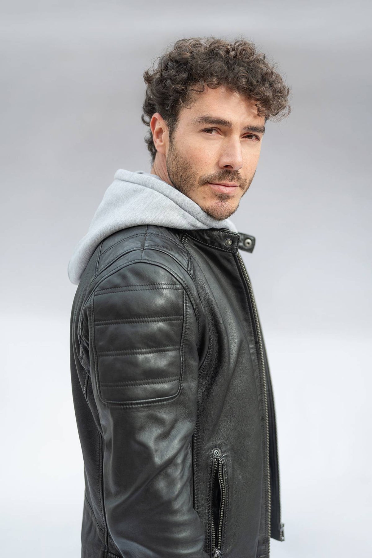 Deep black lamb leather jacket with removable jersey hood - Image n°2