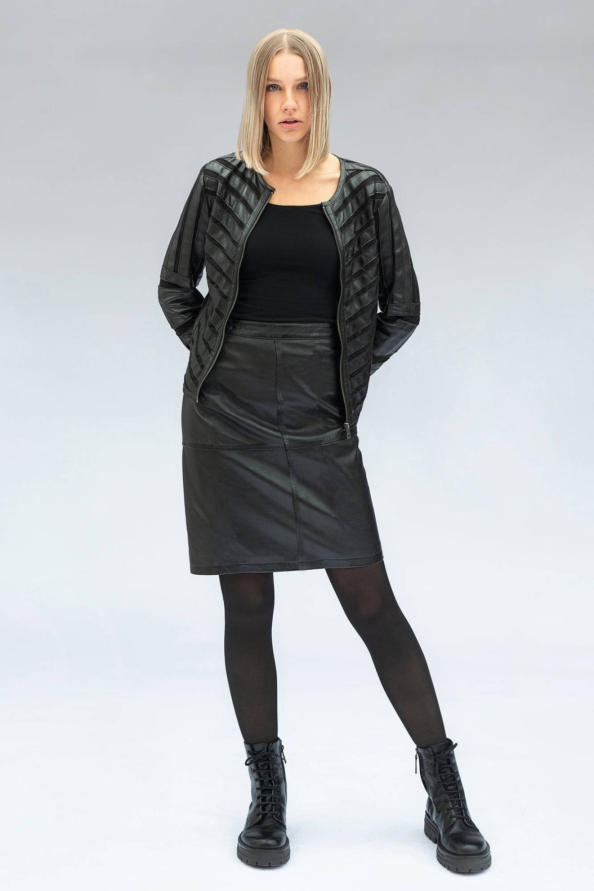 Women’s leather and black chevron mesh fitted jacket - Image n°2