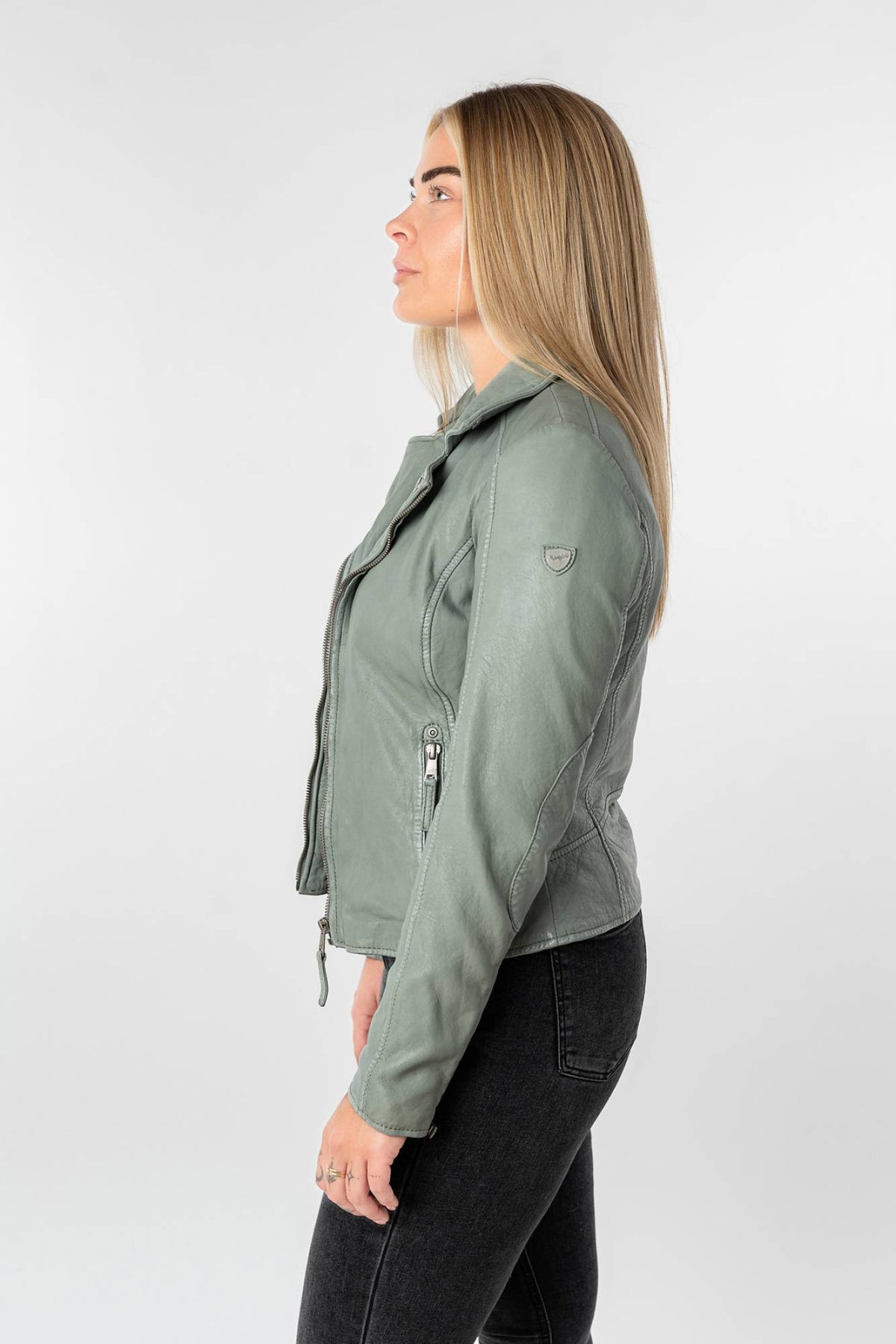 Women’s biker jacket in pale seafoam green lamb leather with a tailored collar - Image n°5