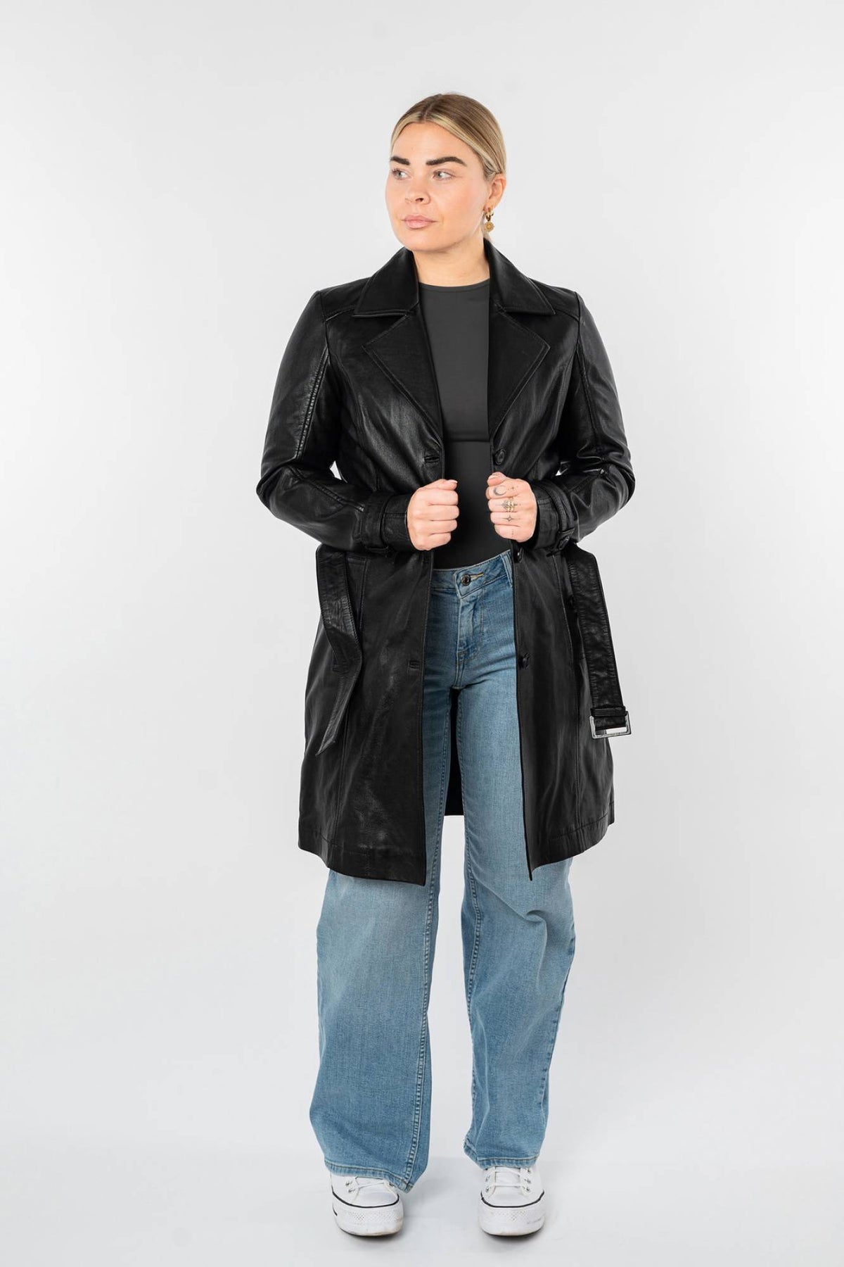 Women's black leather coat inspired by the trench coat - Image n°5