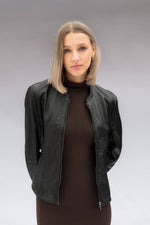 Refined black lambskin leather jacket for women with a mandarin collar - Image n°3