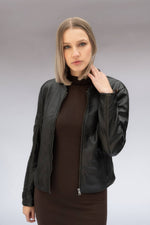 Refined black lambskin leather jacket for women with a mandarin collar - Image n°6