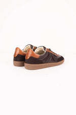 Low-top chestnut and cognac leather sneakers for men - Image n°2