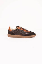 Low-top chestnut and cognac leather sneakers for men - Image n°3