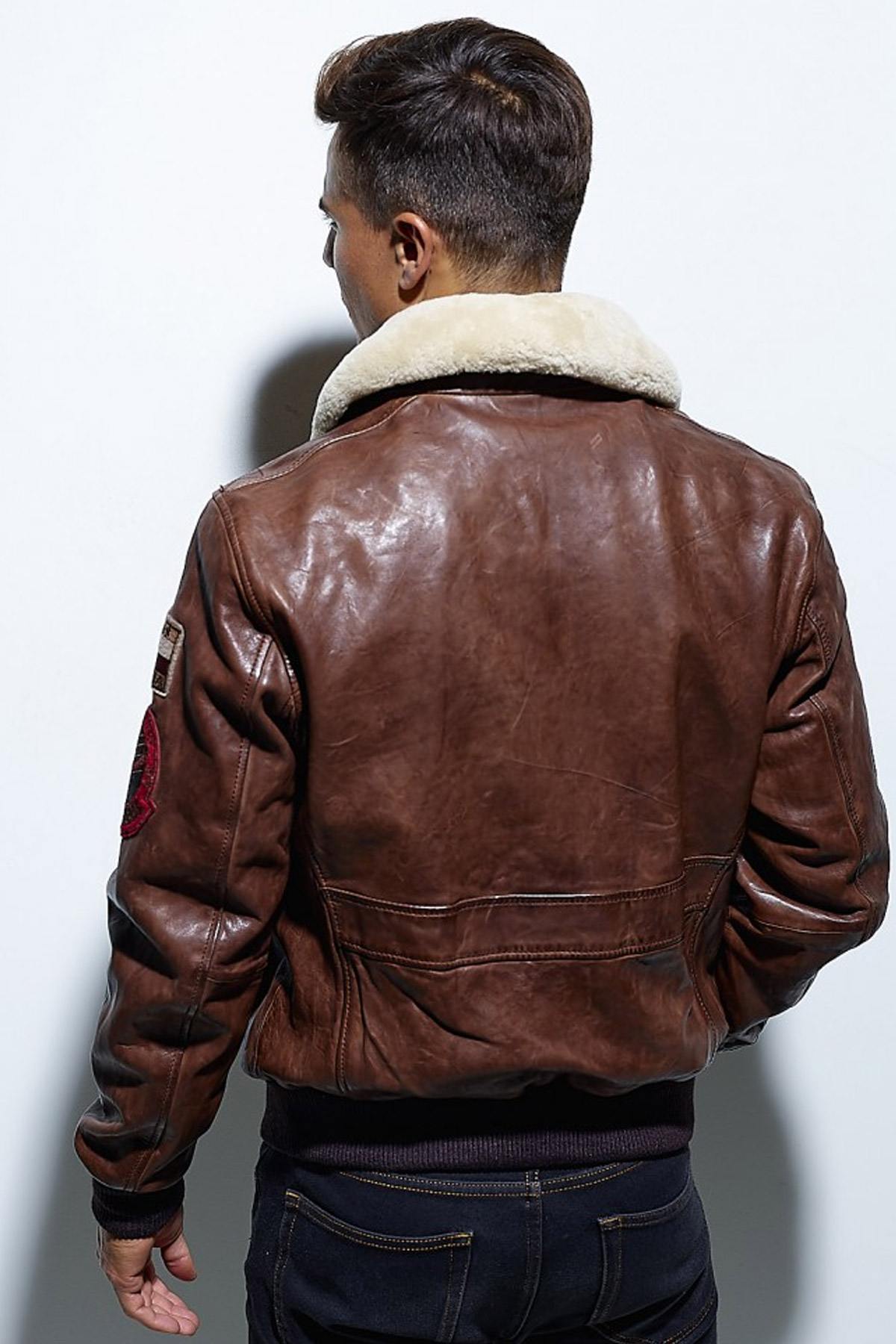 Daytona's aged lambskin aviator jacket with detachable fur collar. - Image n°4