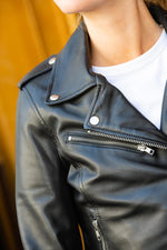 Lambskin biker: skinny cut, zips and belt. Lightweight, rock-chic. - Image n°4